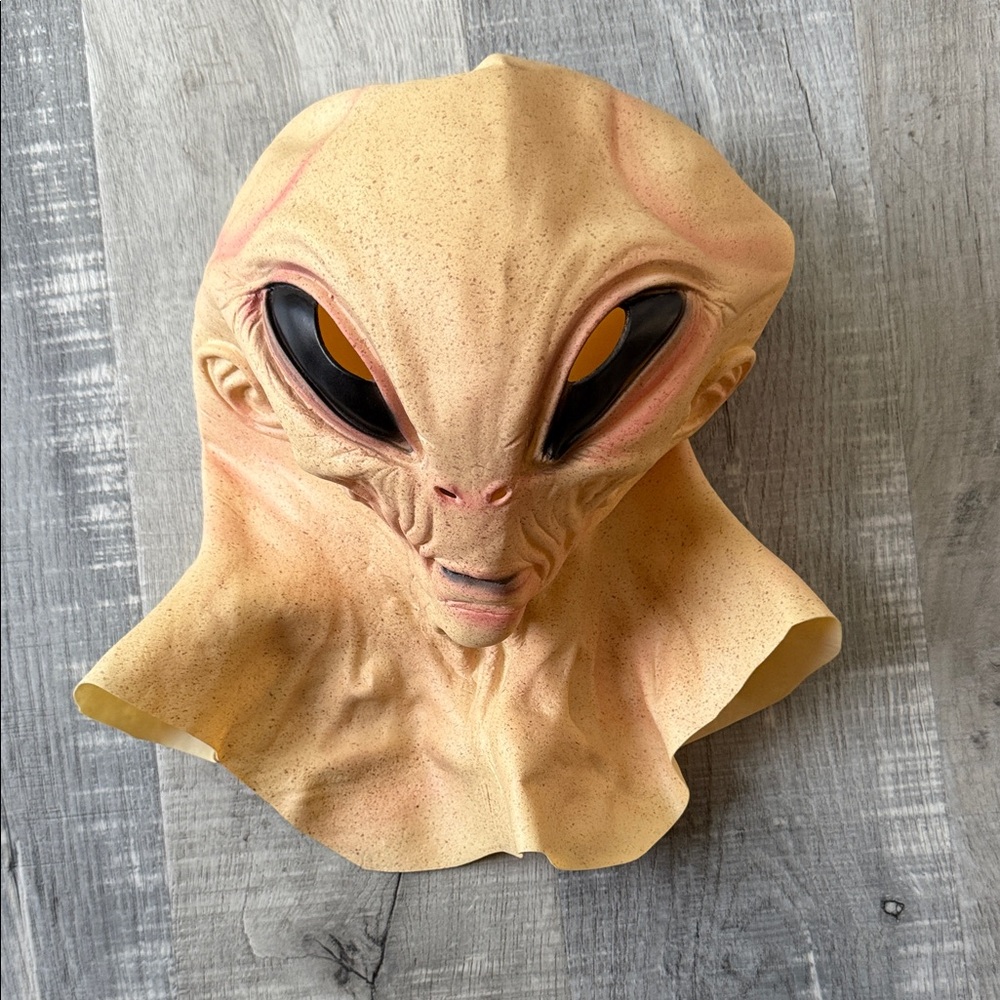 Men's Alien Mask with Black and Yellow Accents - Picture 2 of 5